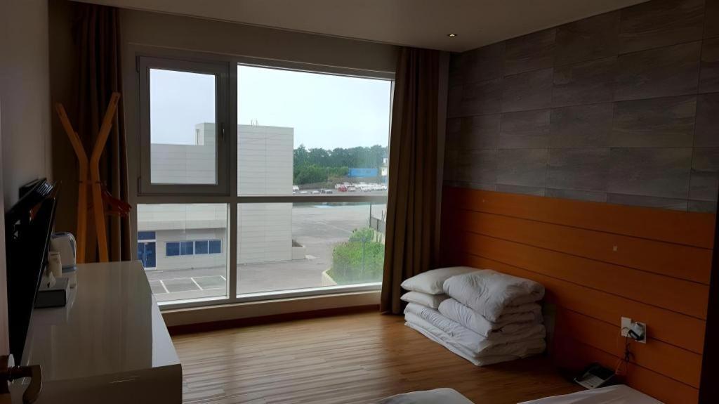 Ewha Hotel Jeju Bagian luar foto