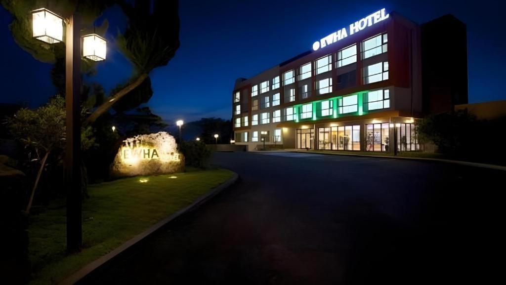 Ewha Hotel Jeju Bagian luar foto