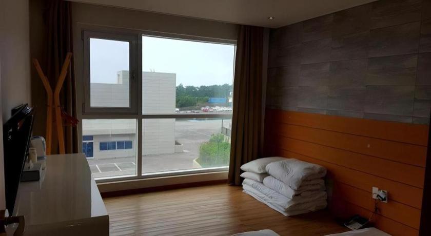Ewha Hotel Jeju Bagian luar foto