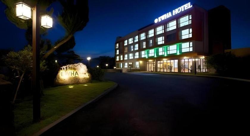Ewha Hotel Jeju Bagian luar foto