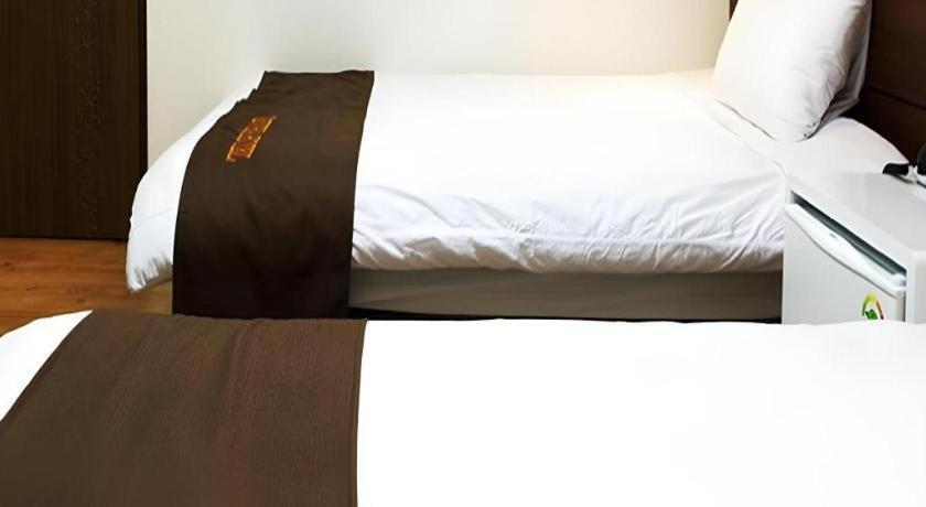Ewha Hotel Jeju Bagian luar foto