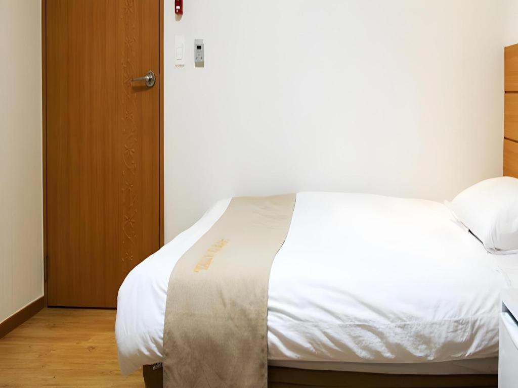 Ewha Hotel Jeju Bagian luar foto