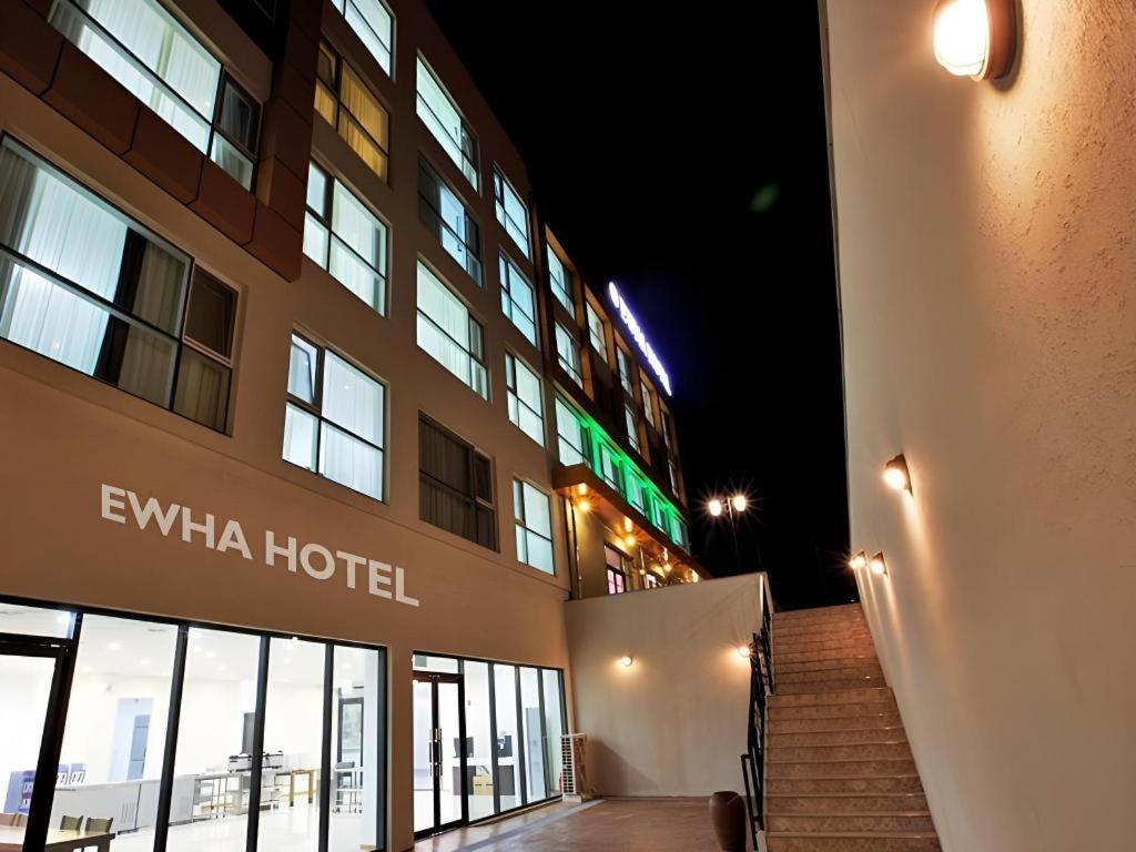 Ewha Hotel Jeju Bagian luar foto