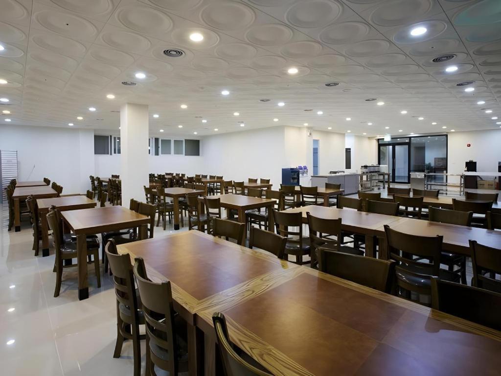 Ewha Hotel Jeju Bagian luar foto